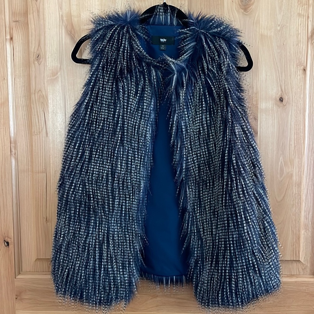 Mossimo Women’s Faux Fur Vest, Size Medium